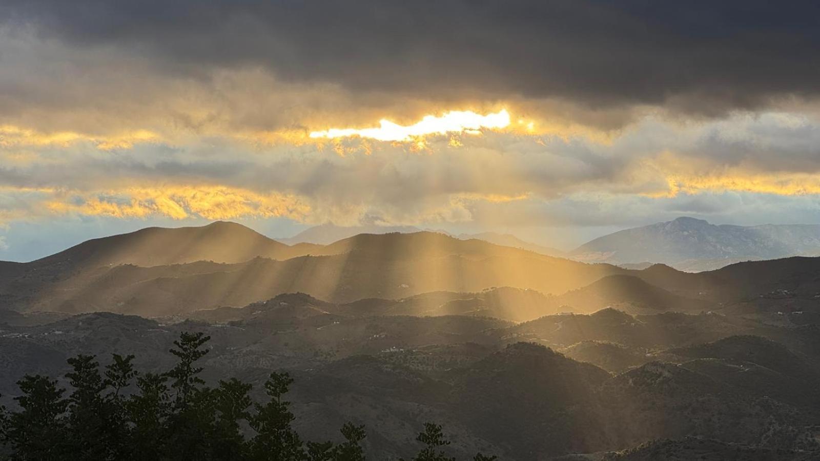 El Cielo, Cortijo En El Corazon De Montanas Villa Malaga