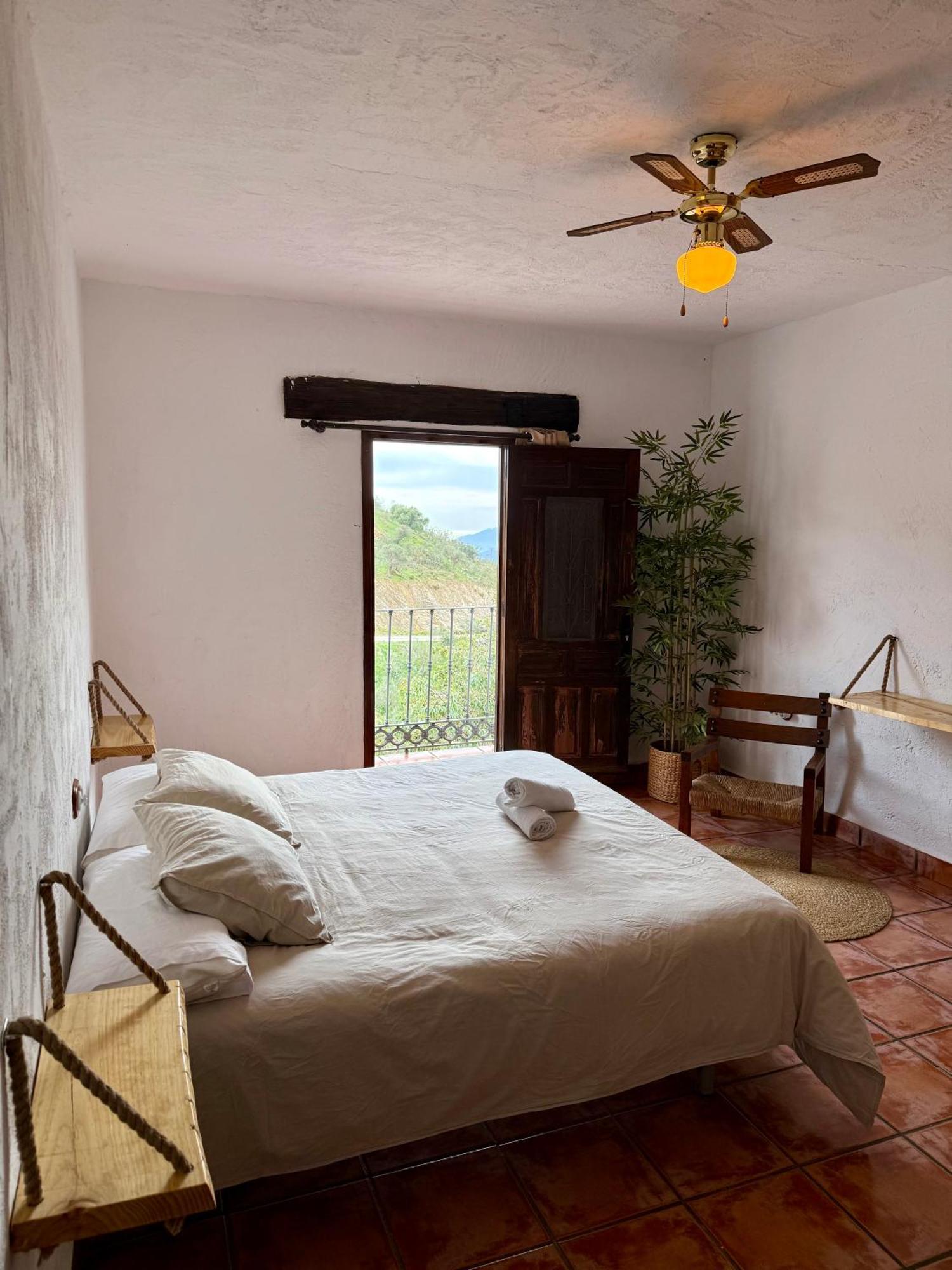 Villa El Cielo, Cortijo En El Corazon De Montanas Malaga